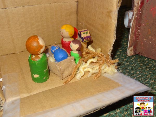 make a fabric manger for your nativity