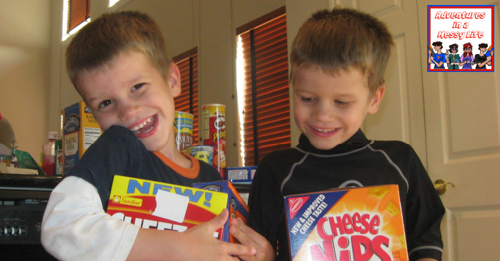 teaching kids how to give by giving to a food pantry